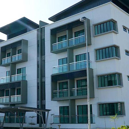 Faiz Homestay กูชิง ภายนอก รูปภาพ