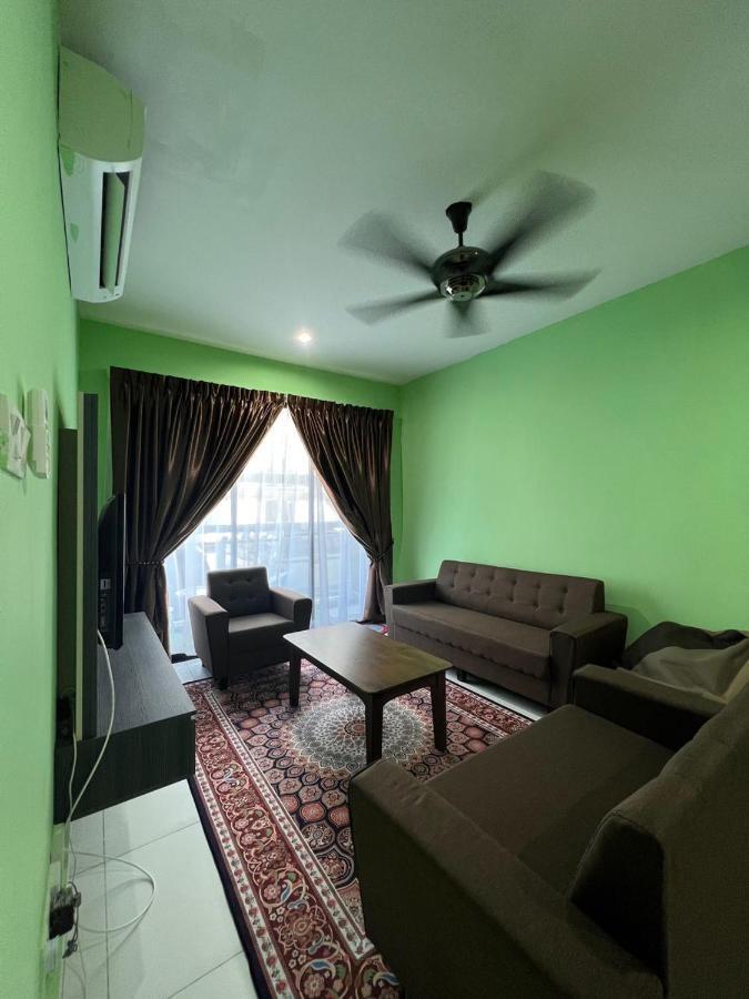 Faiz Homestay กูชิง ภายนอก รูปภาพ