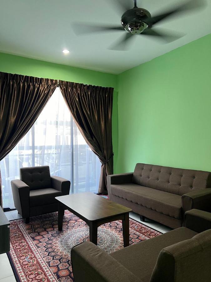 Faiz Homestay กูชิง ภายนอก รูปภาพ