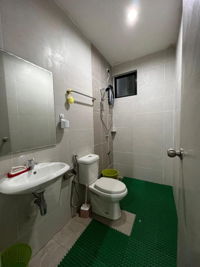 Faiz Homestay กูชิง ภายนอก รูปภาพ