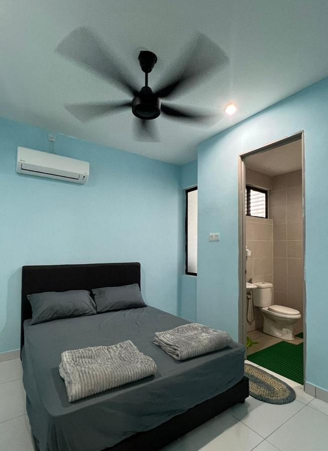 Faiz Homestay กูชิง ภายนอก รูปภาพ